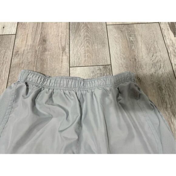 NIKE DRI FIT LIGHT GRAY ATHLETIC RUNNING SHORTS SIZE M - Picture 3 of 6